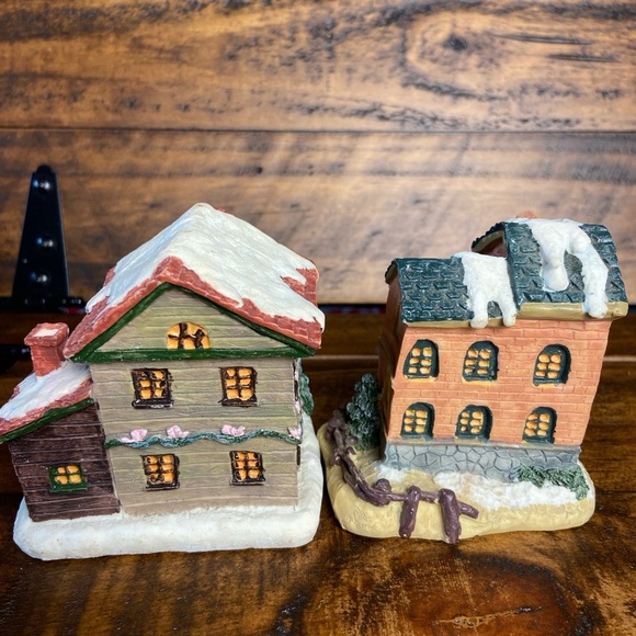 Albert E Price Christmas Village Resin Houses Vintage 1992 3” Tall, lot of 2, - Picture 6 of 9